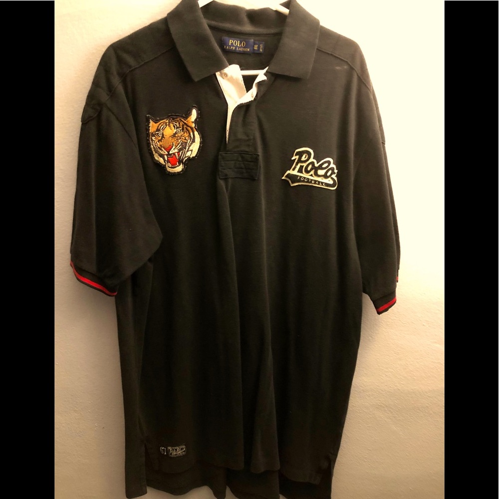 I’m selling a polo shirt!!!